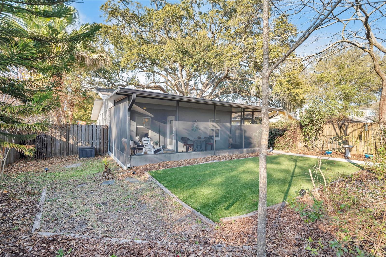 Image 21 of 33 For 500 Crystal Lake Street