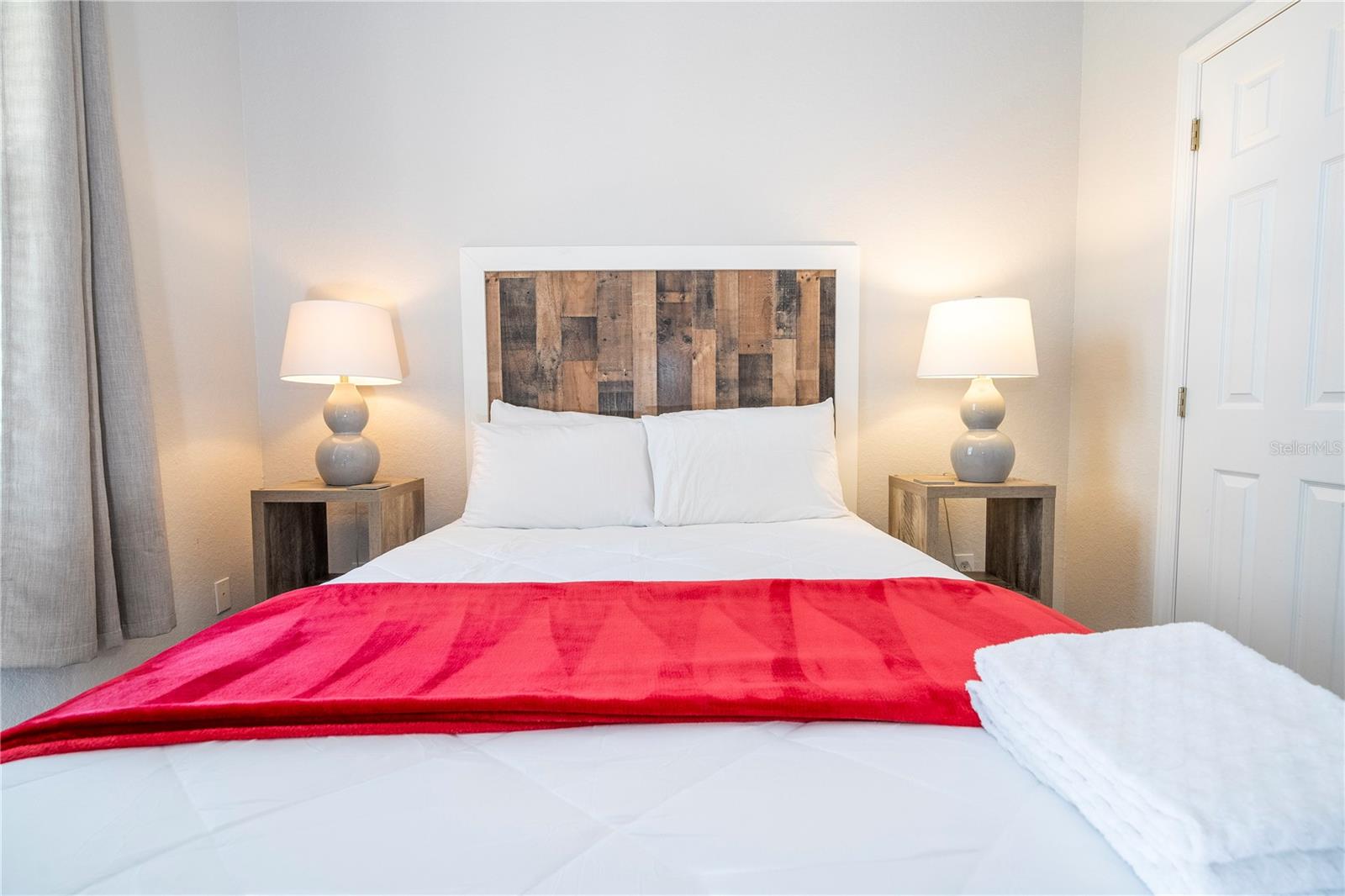 Image 10 of 30 For 4978 Strand Street 0