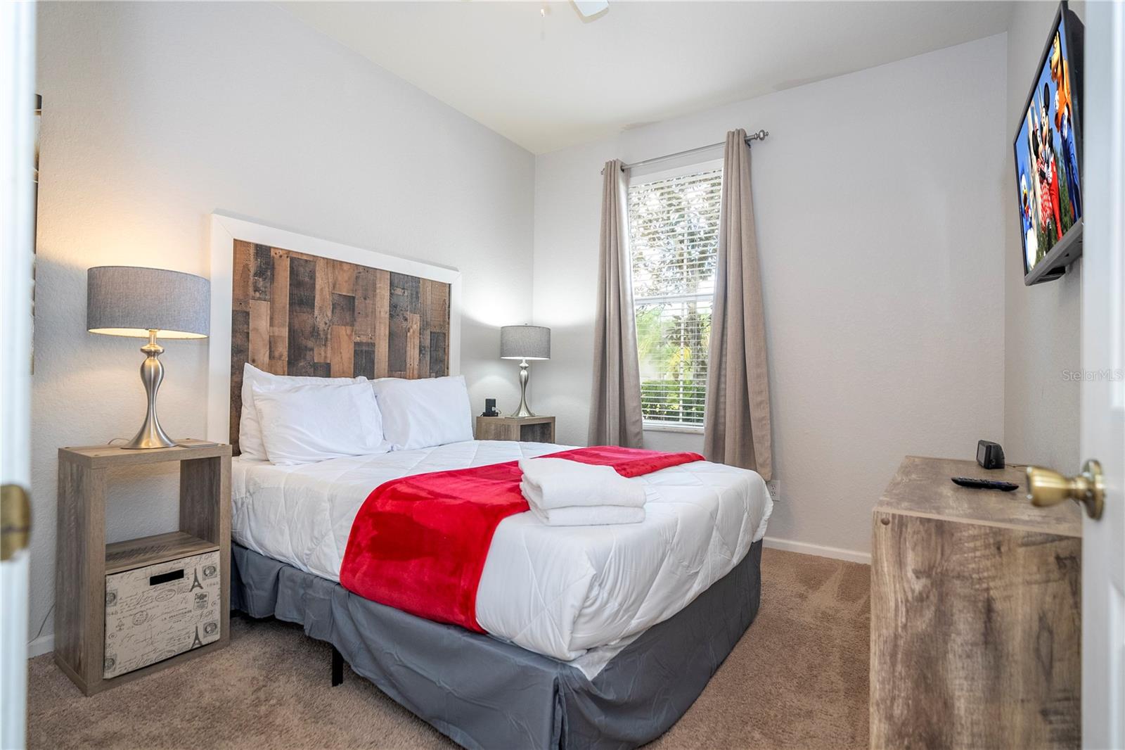 Image 9 of 30 For 4978 Strand Street 0