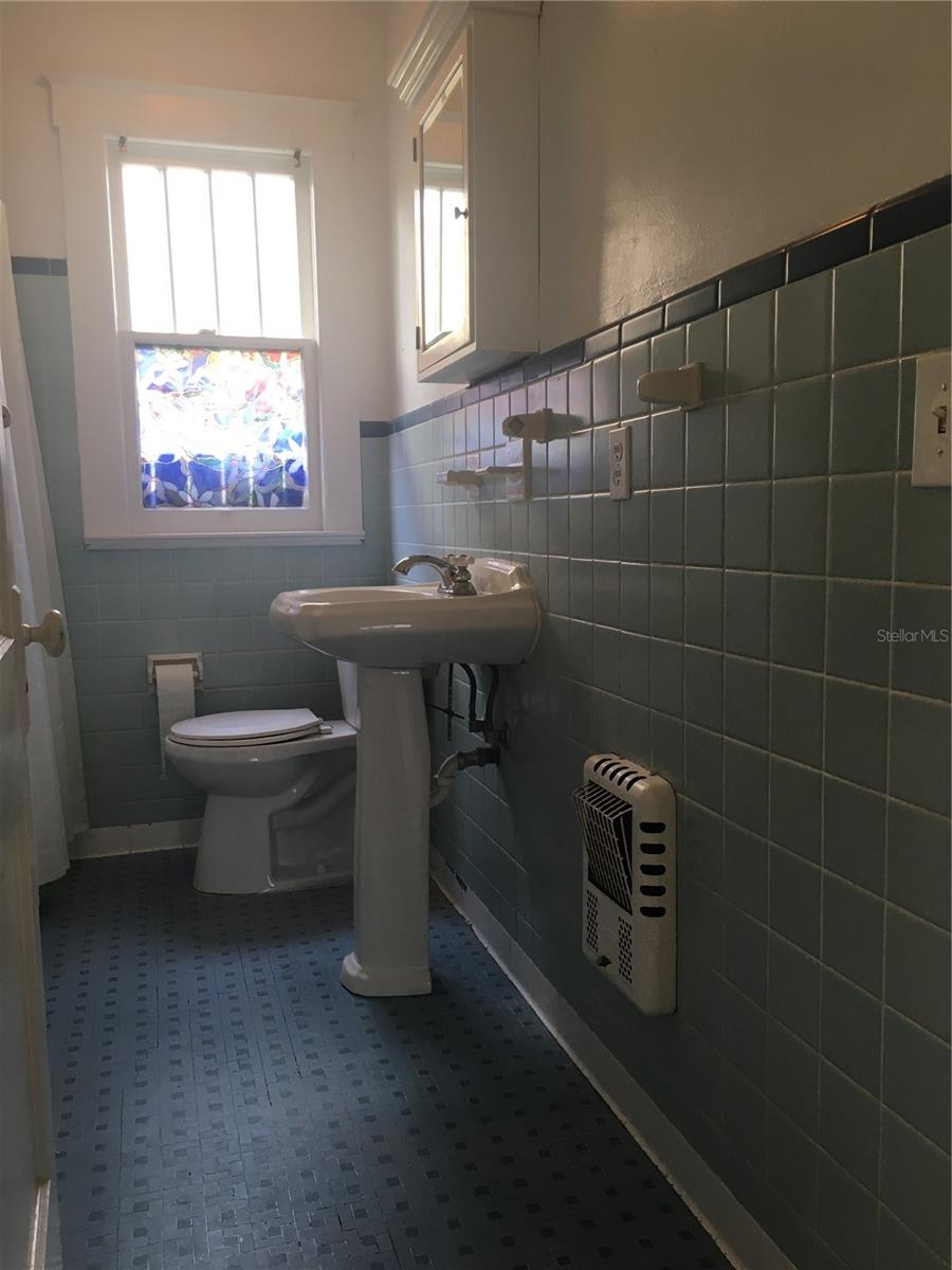 Image 16 of 21 For 113 Vanderbilt Street