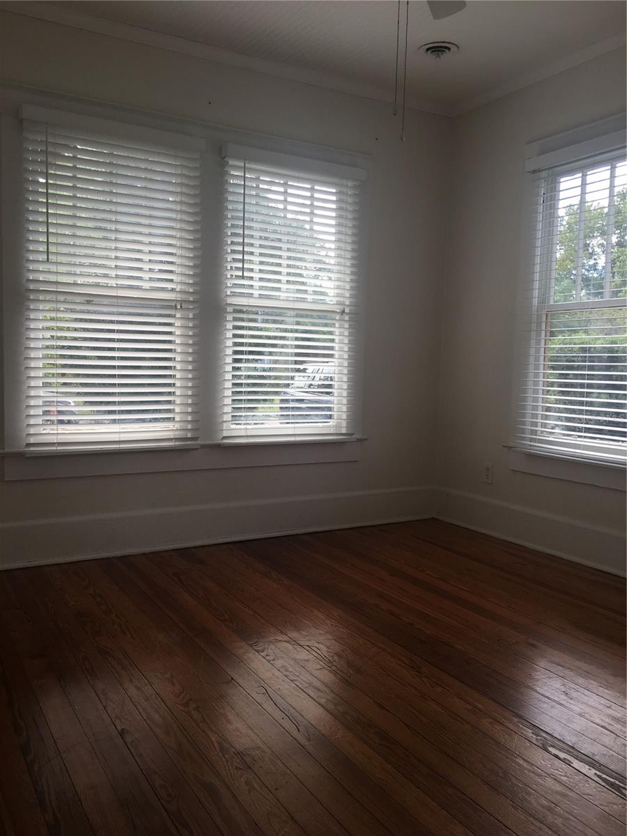 Image 17 of 21 For 113 Vanderbilt Street