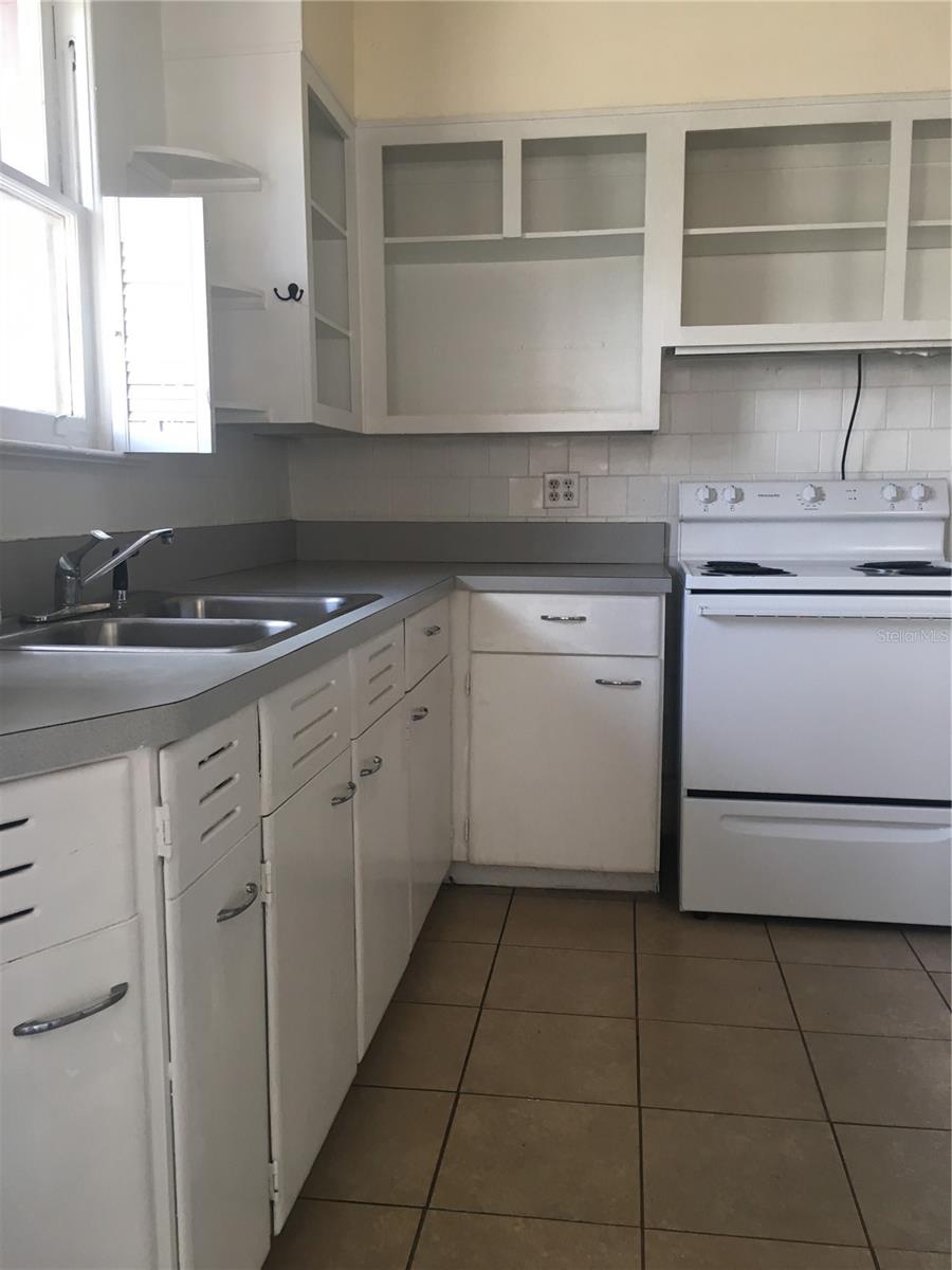 Image 2 of 21 For 113 Vanderbilt Street