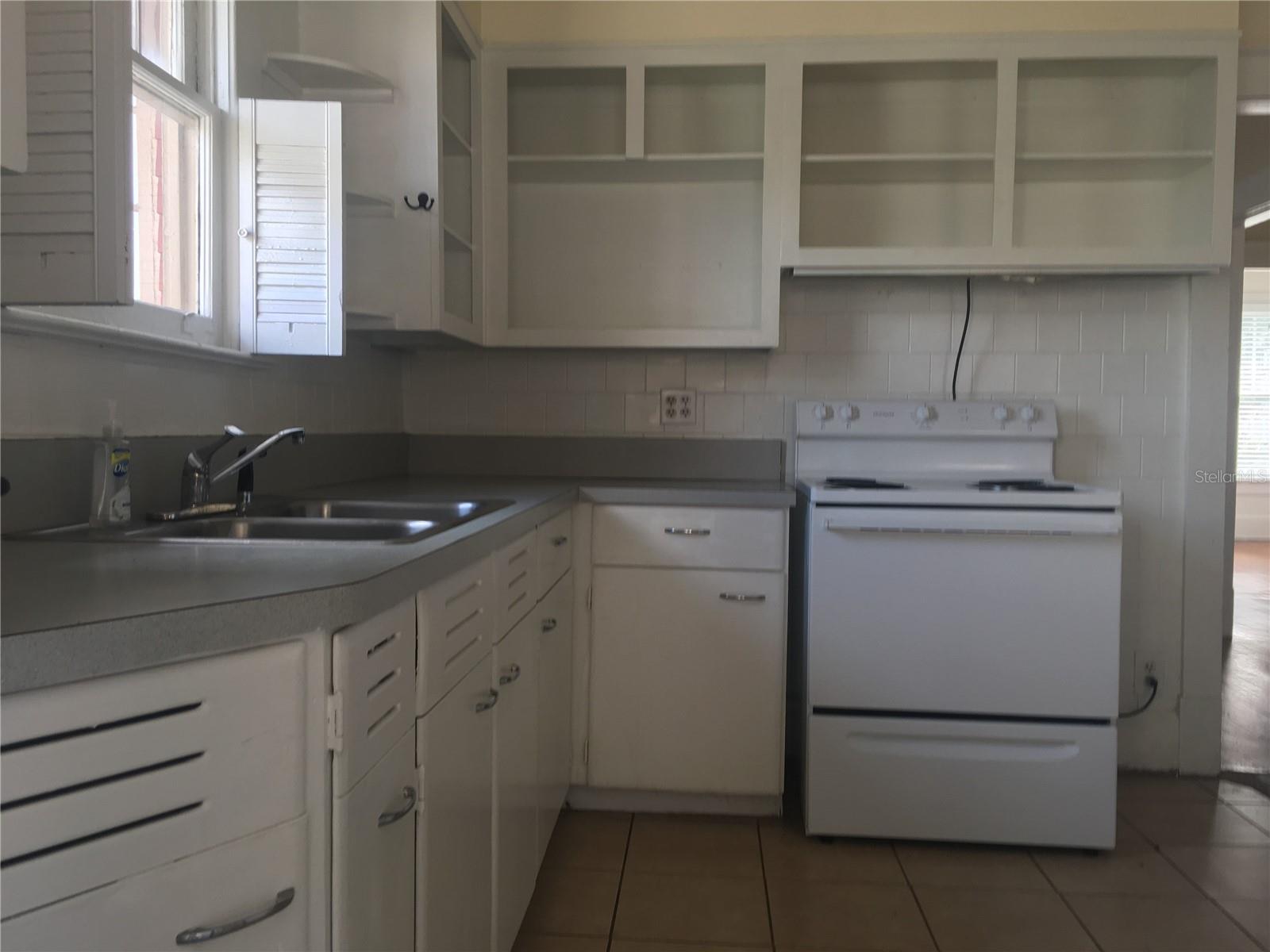 Image 4 of 21 For 113 Vanderbilt Street