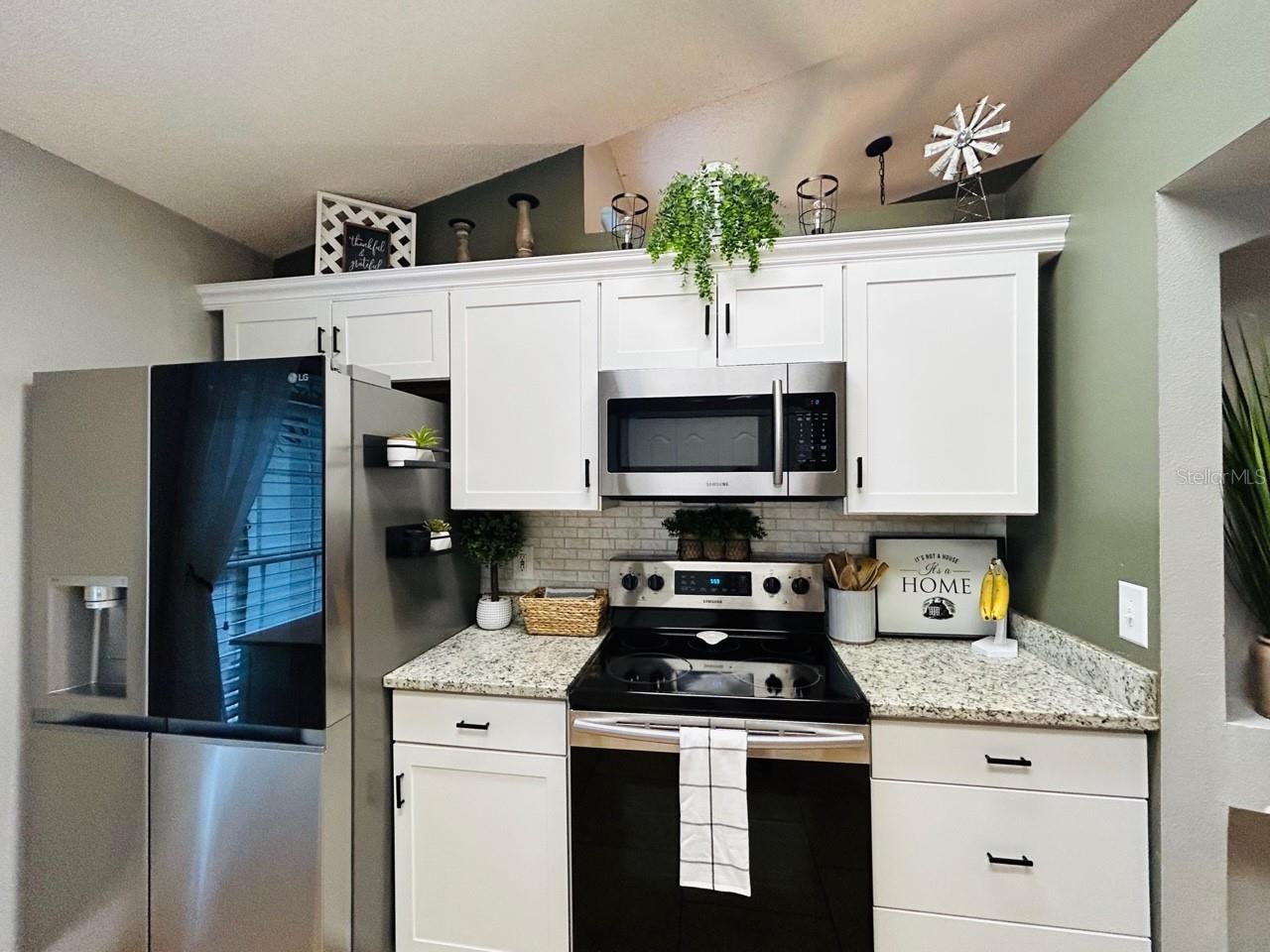 Listing photo id 9 for 3110 Hallow Drive