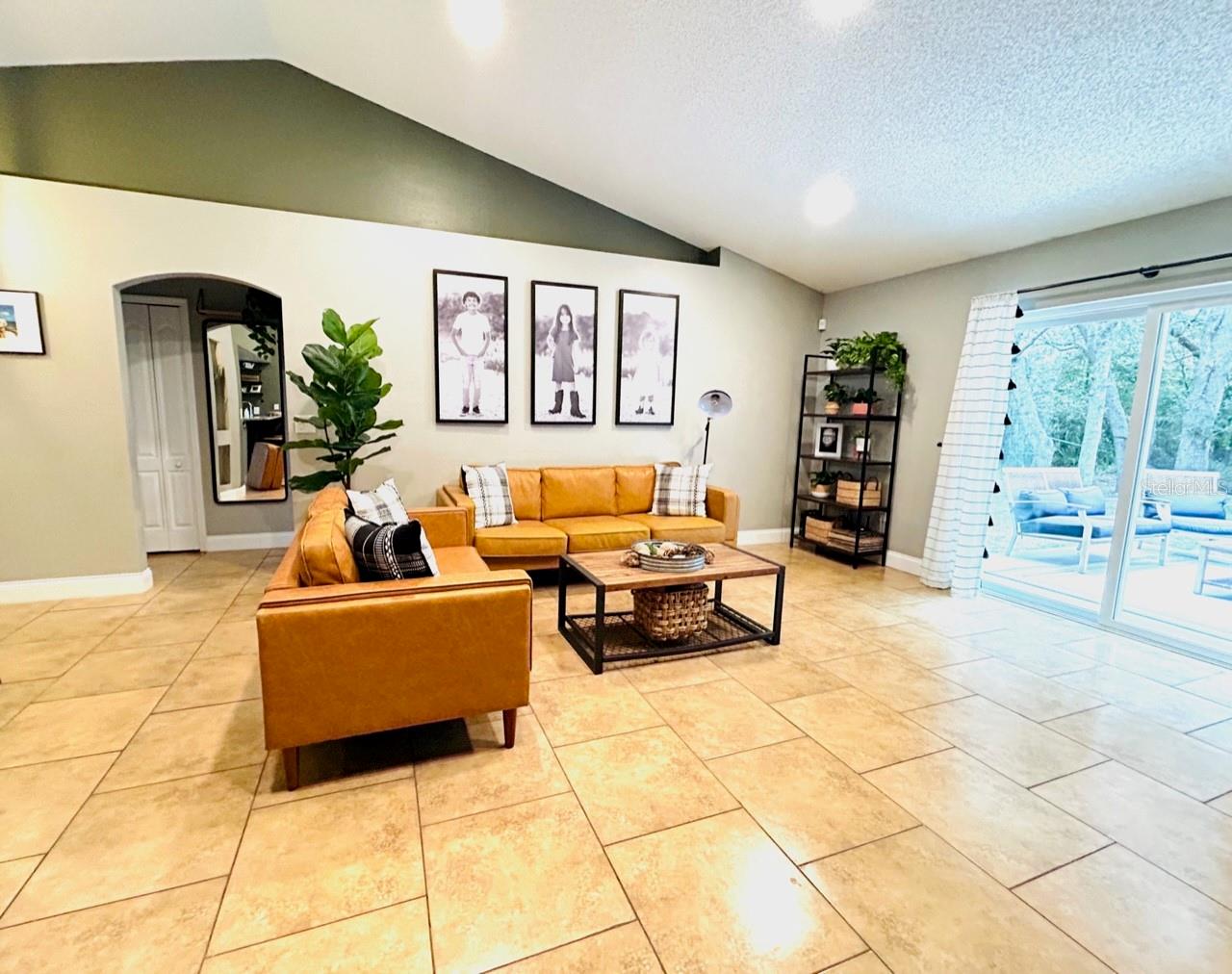 Listing photo id 11 for 3110 Hallow Drive