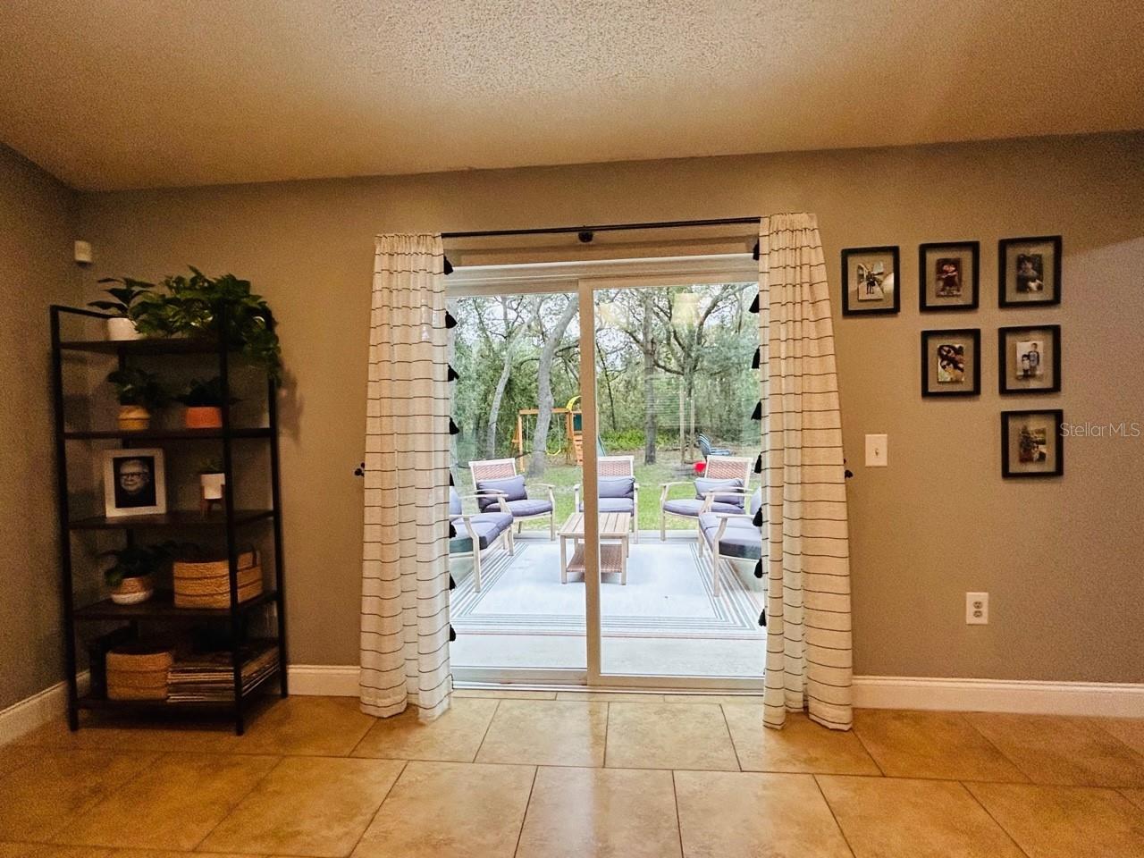 Listing photo id 12 for 3110 Hallow Drive