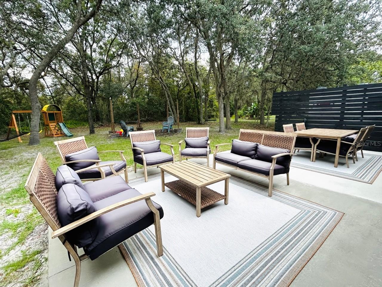 Listing photo id 13 for 3110 Hallow Drive