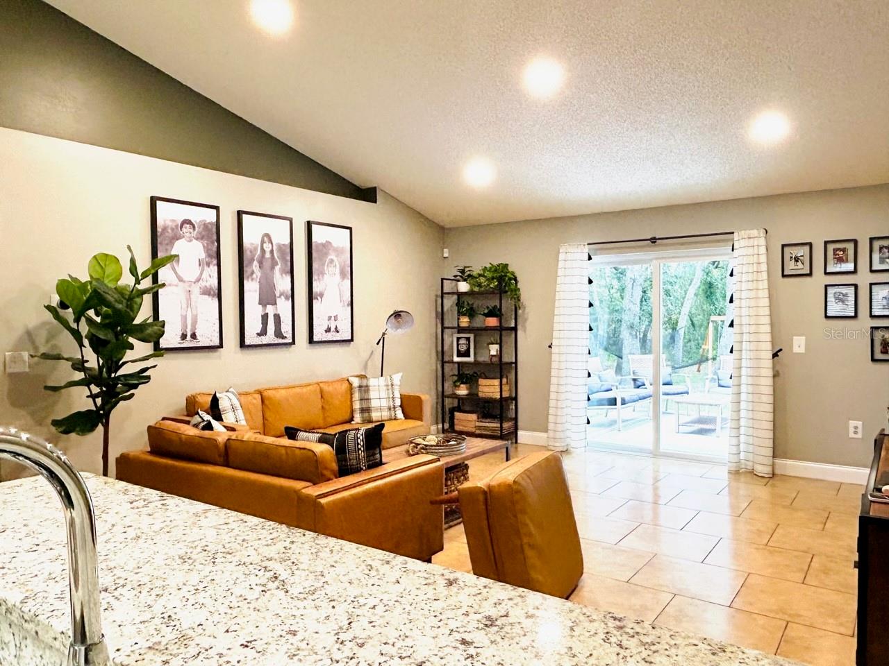 Listing photo id 5 for 3110 Hallow Drive