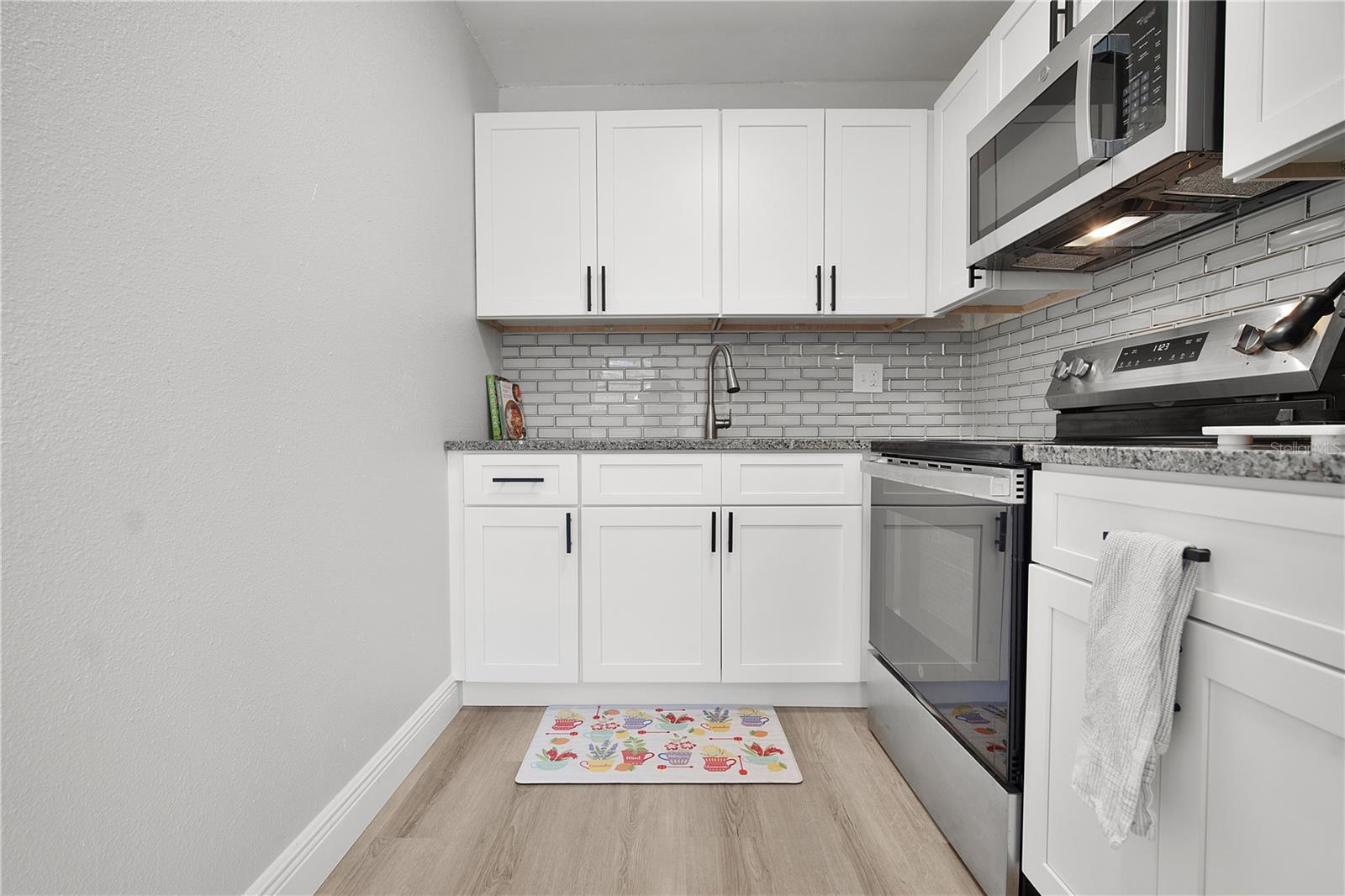 Image 11 of 34 For 211 Woodmere Blvd Boulevard