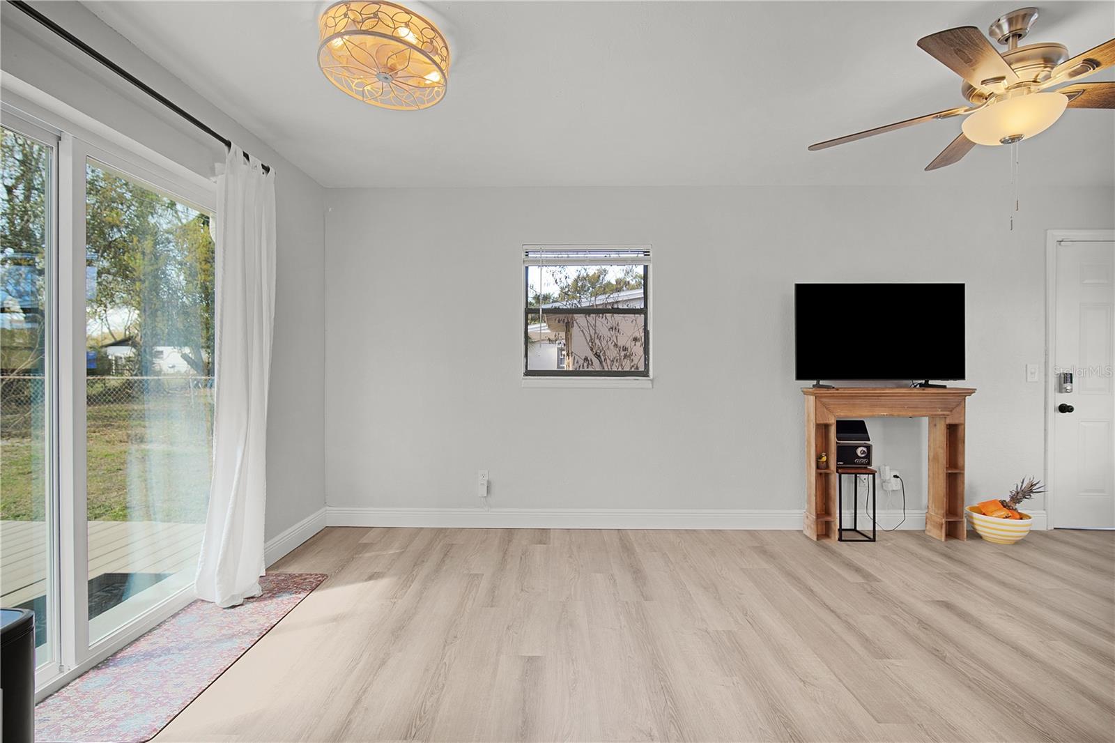 Image 14 of 34 For 211 Woodmere Blvd Boulevard