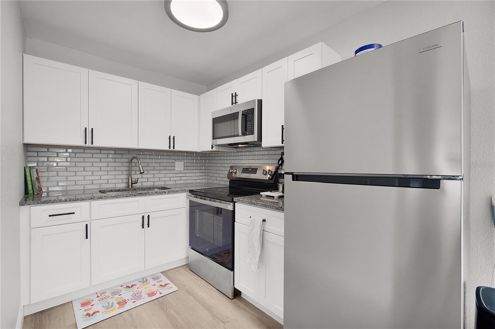 Image 9 of 34 For 211 Woodmere Blvd Boulevard