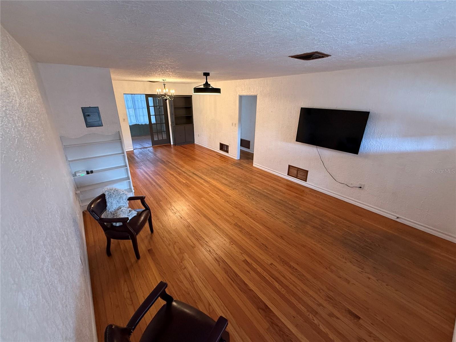 Image 3 of 18 For 1415 Oakley Street