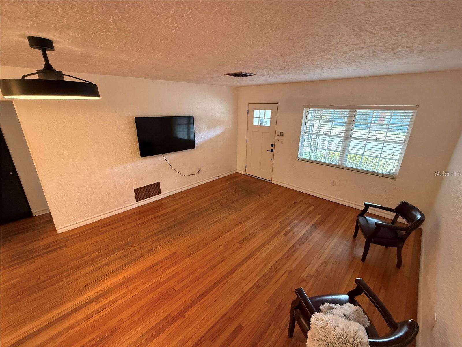 Image 4 of 18 For 1415 Oakley Street