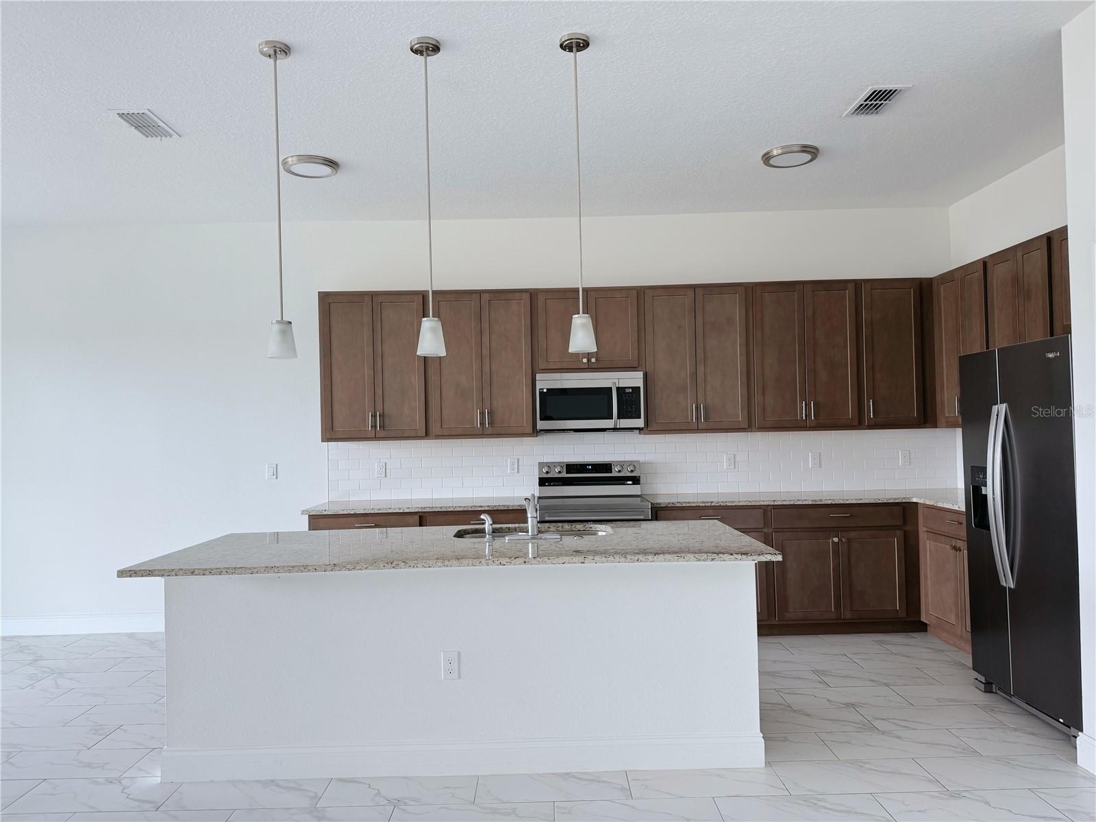 Image 17 of 29 For 725 Dennis Street