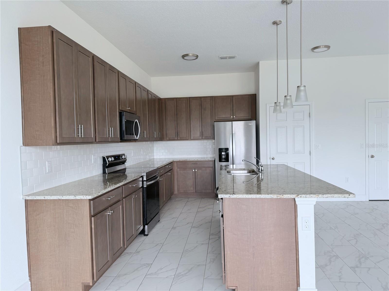 Image 18 of 29 For 725 Dennis Street