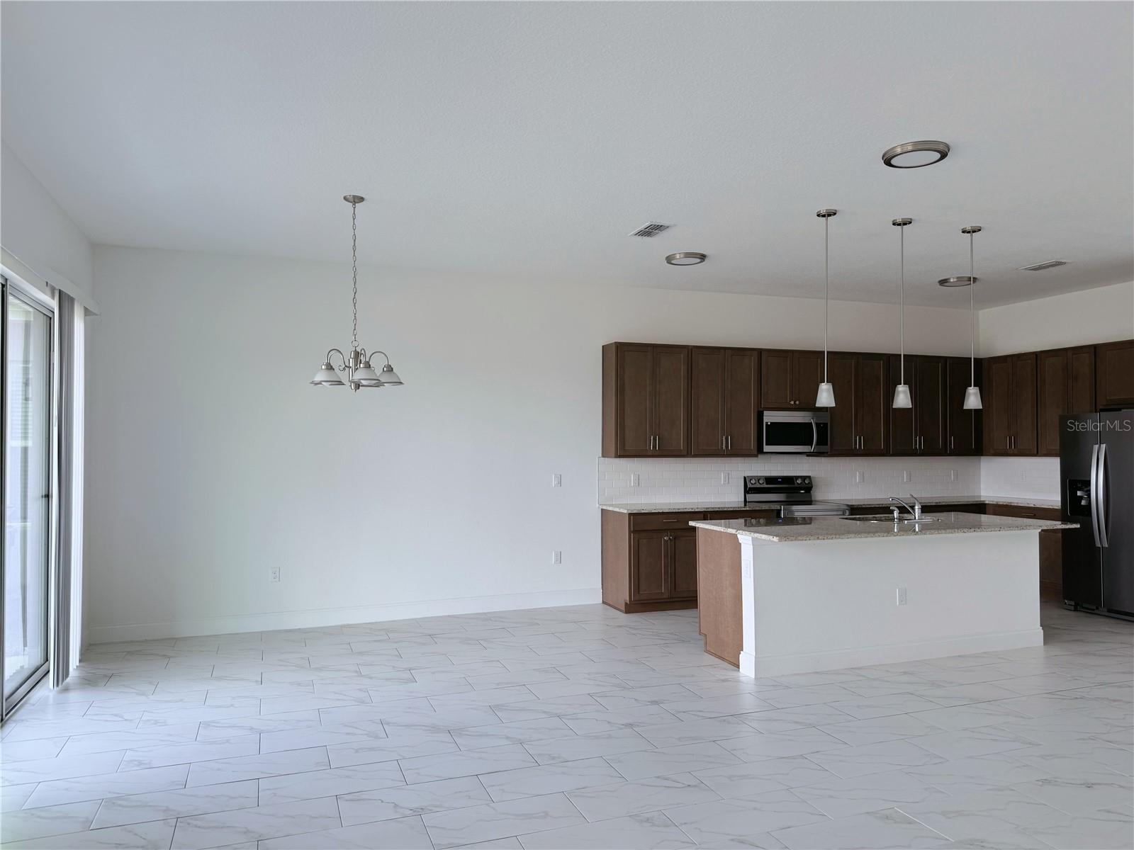 Image 19 of 29 For 725 Dennis Street