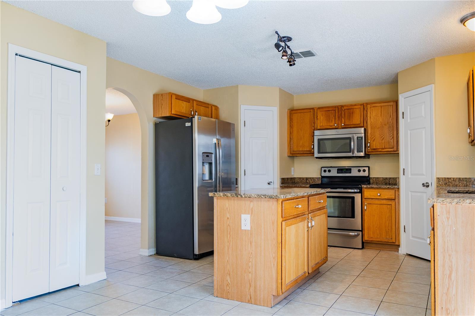 Image 12 of 42 For 274 Curtis Avenue