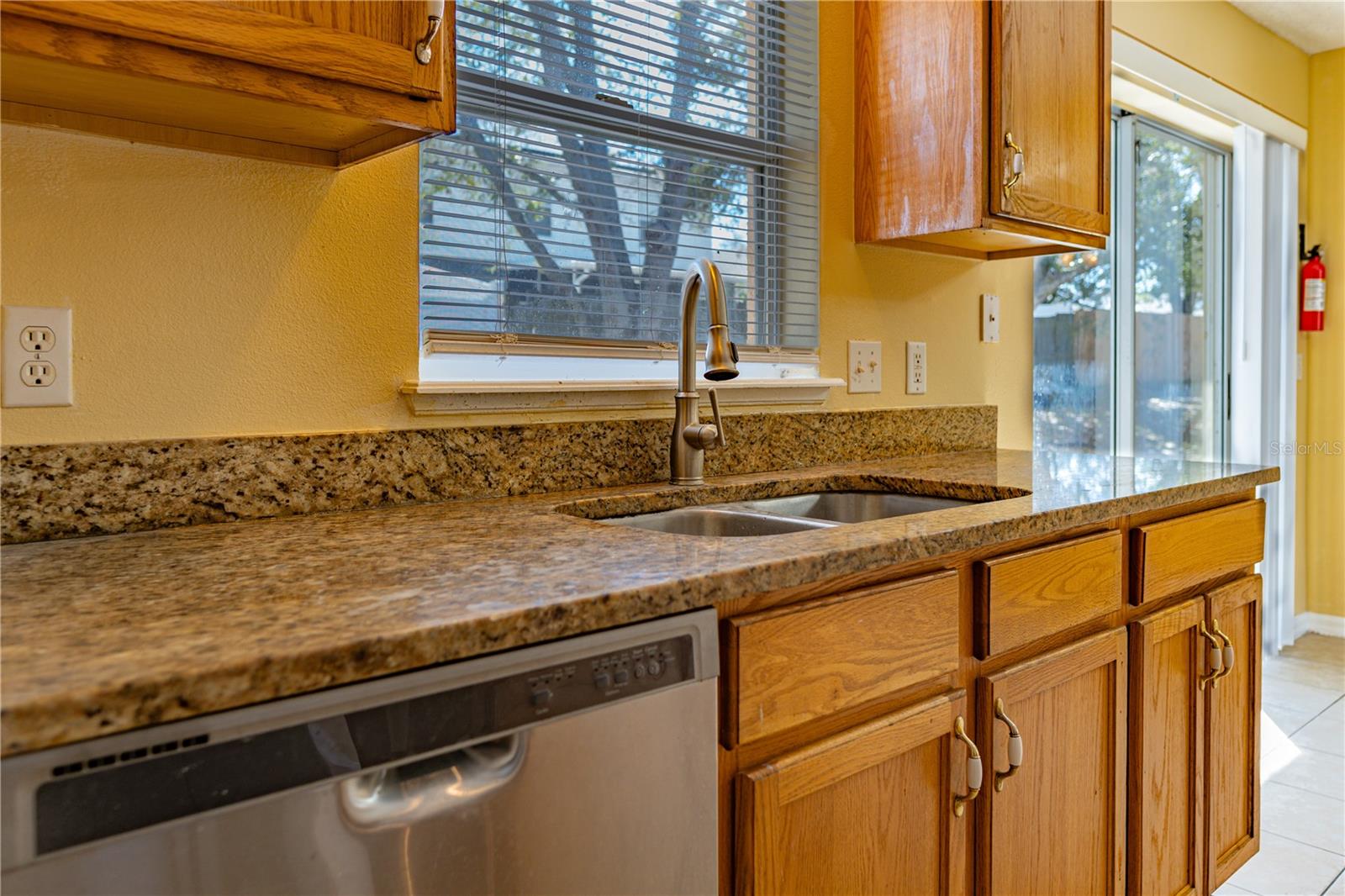 Image 15 of 42 For 274 Curtis Avenue