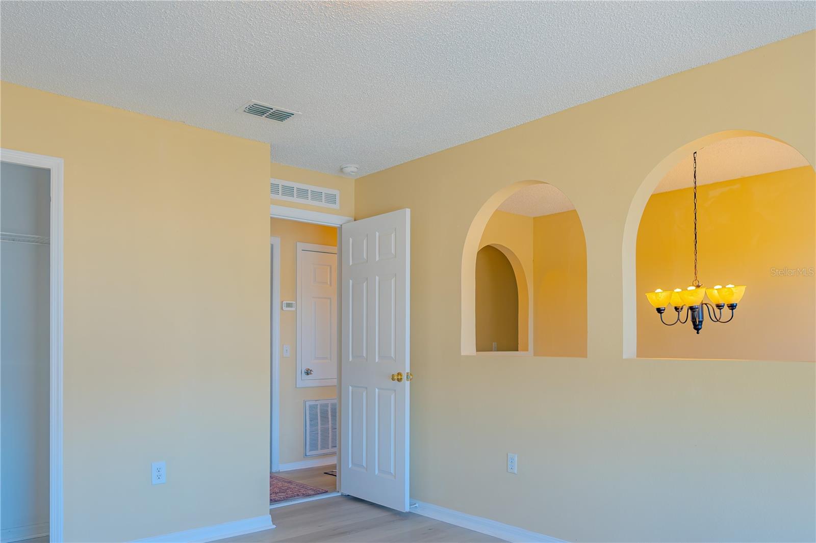 Image 20 of 42 For 274 Curtis Avenue