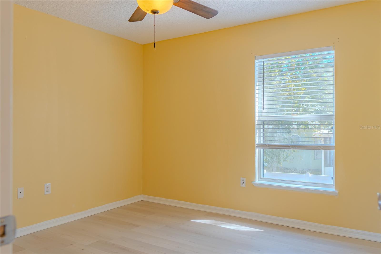 Image 21 of 42 For 274 Curtis Avenue