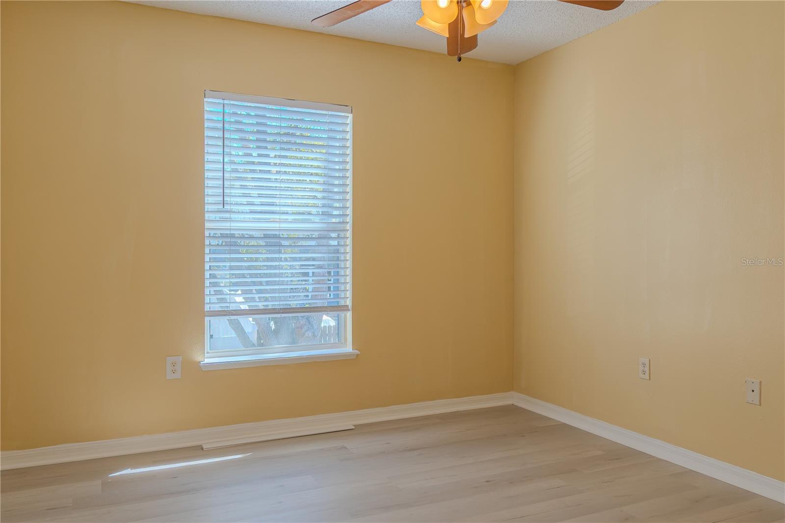 Image 24 of 42 For 274 Curtis Avenue