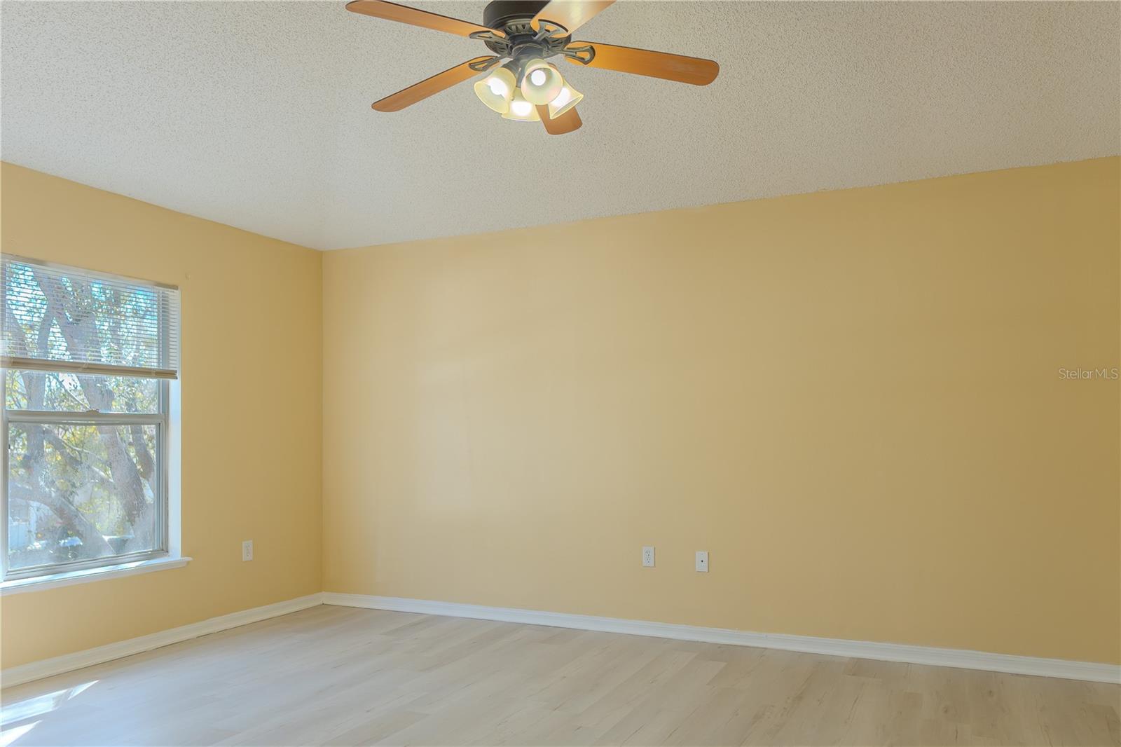 Image 28 of 42 For 274 Curtis Avenue