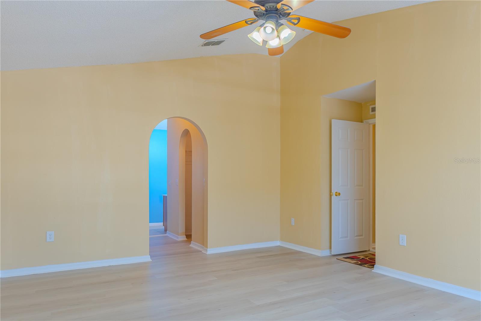 Image 29 of 42 For 274 Curtis Avenue