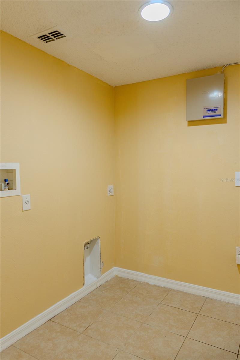 Image 38 of 42 For 274 Curtis Avenue