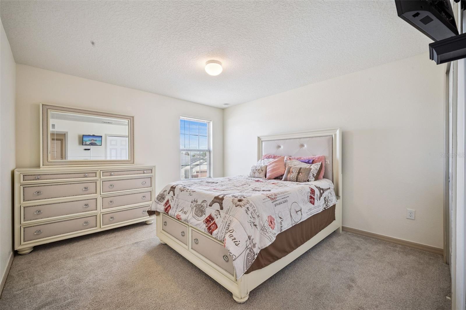 Image 18 of 51 For 8734 Hinsdale Heights Drive