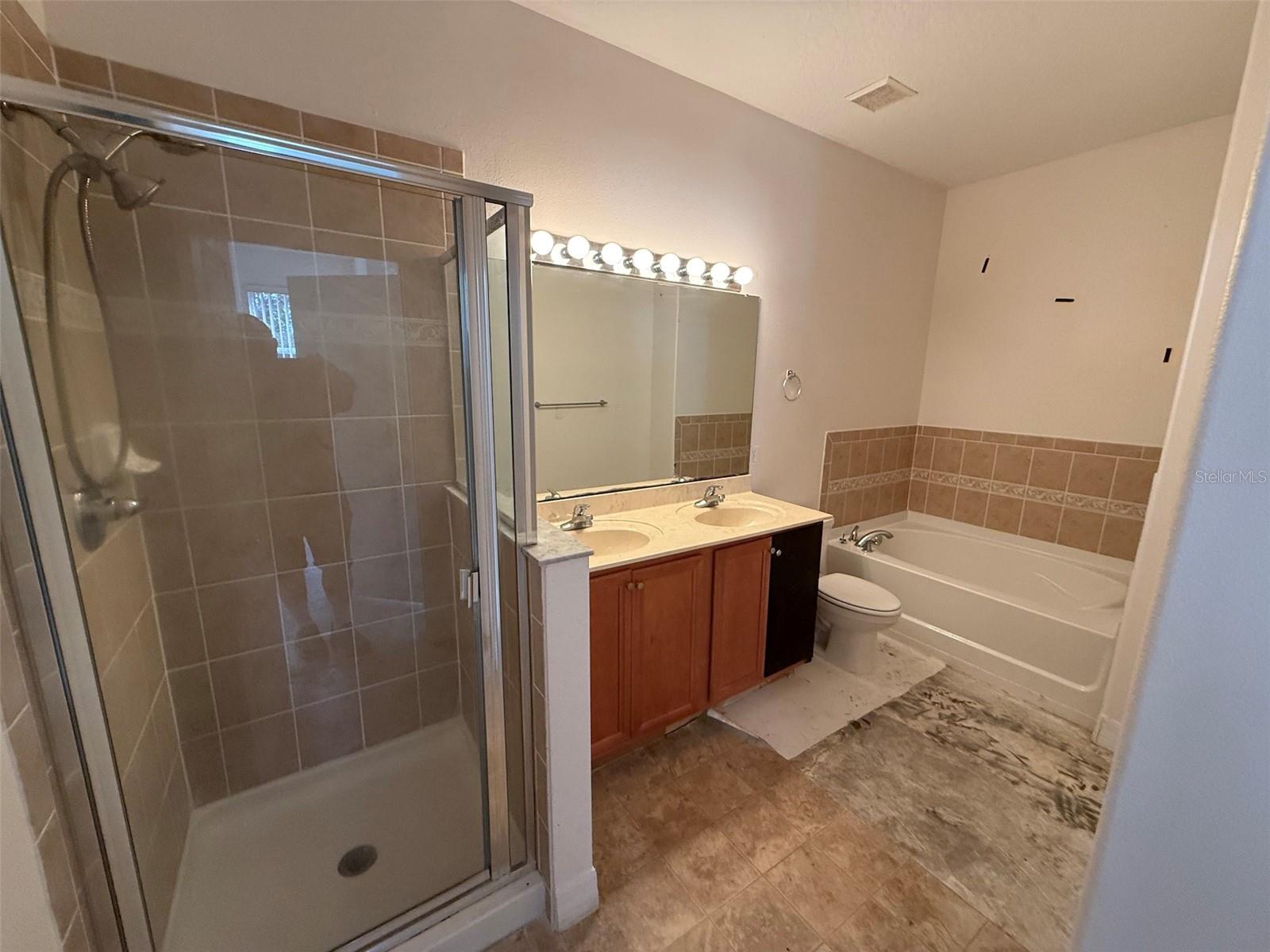 Image 13 of 22 For 454 Janice Kay Place