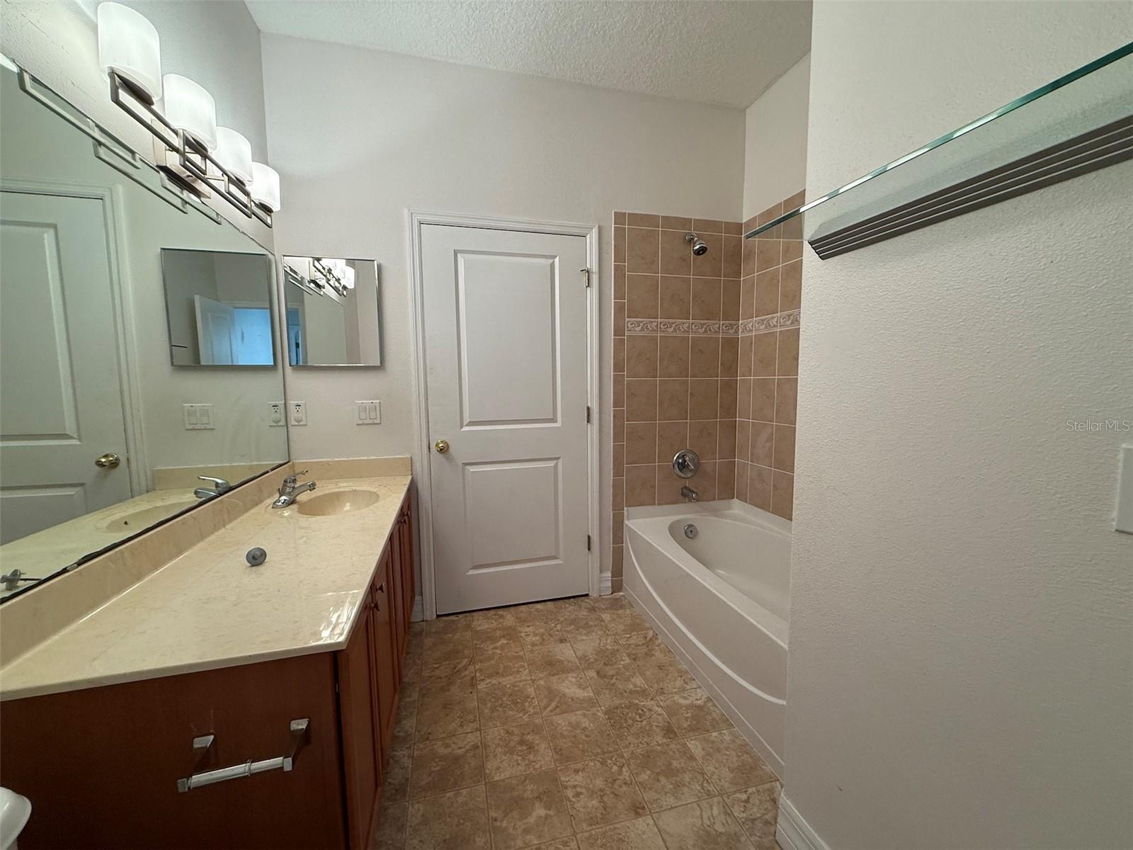 Image 17 of 22 For 454 Janice Kay Place