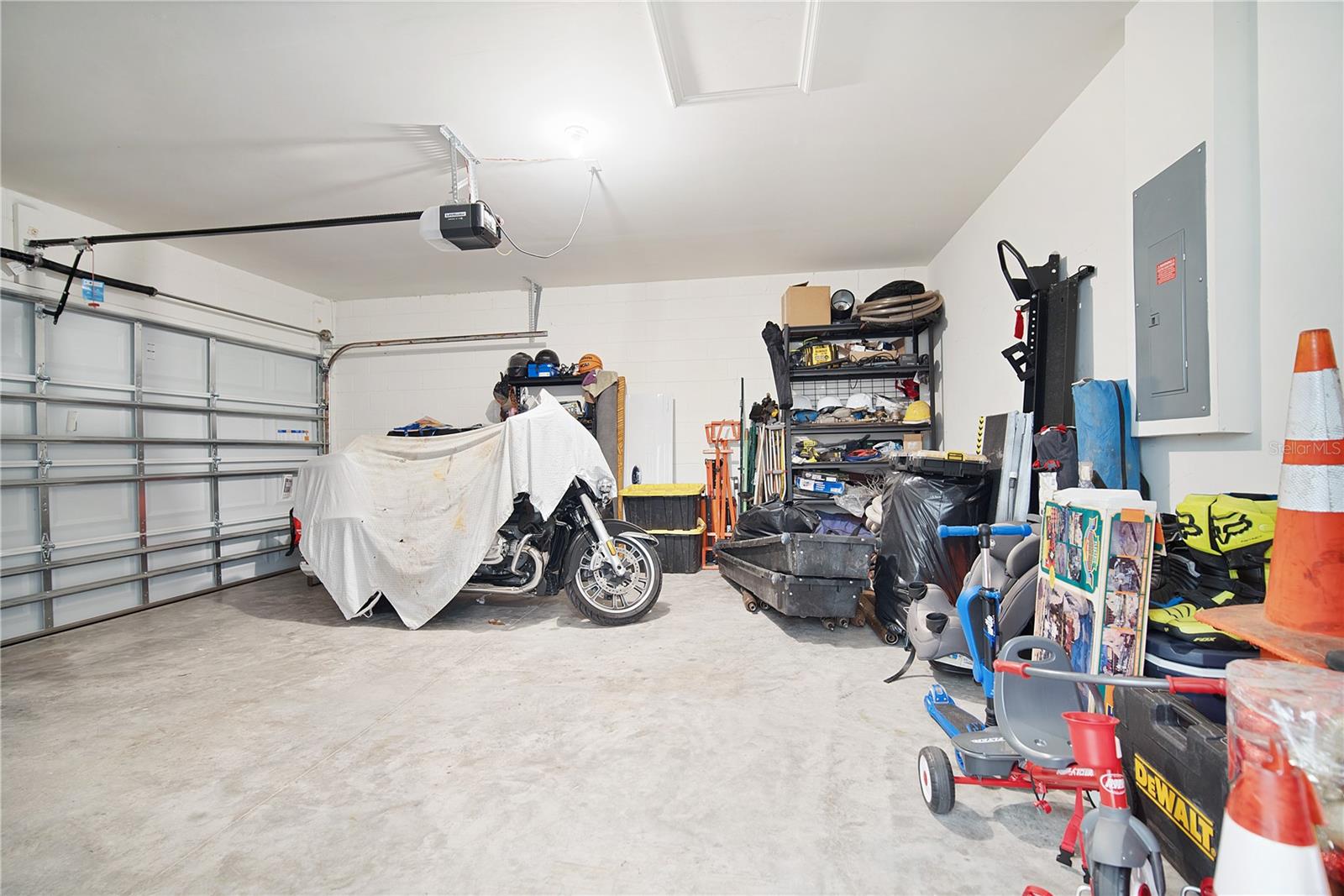 Image 15 of 38 For 1749 Southfork Drive