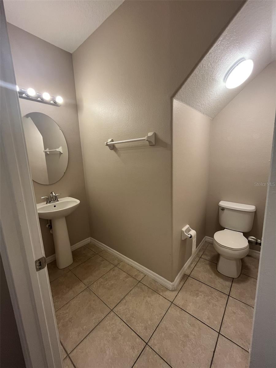 Image 9 of 25 For 1366 Priory Circle 8