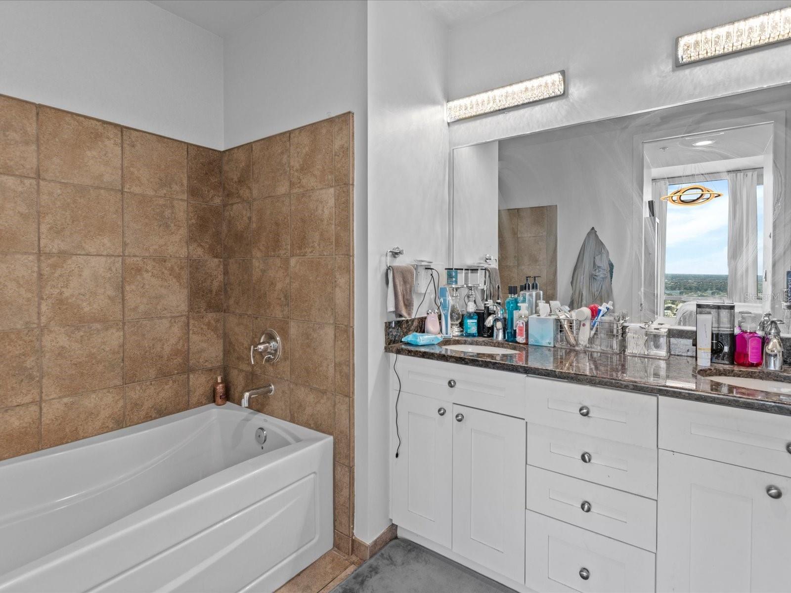 Image 14 of 38 For 150 Robinson Street 2906