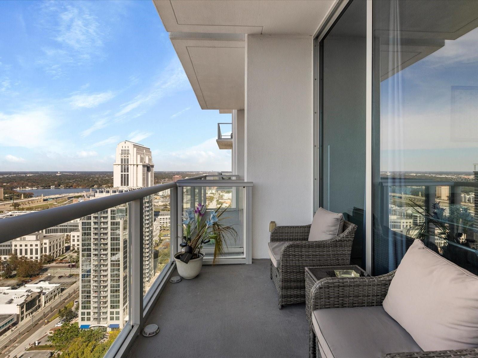 Image 19 of 38 For 150 Robinson Street 2906