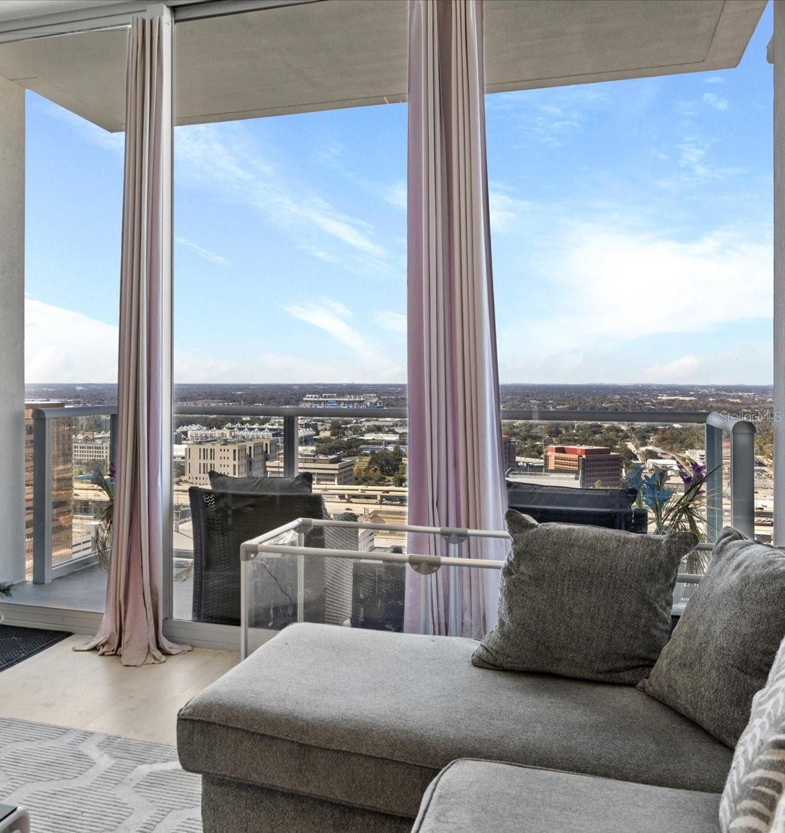 Image 5 of 38 For 150 Robinson Street 2906