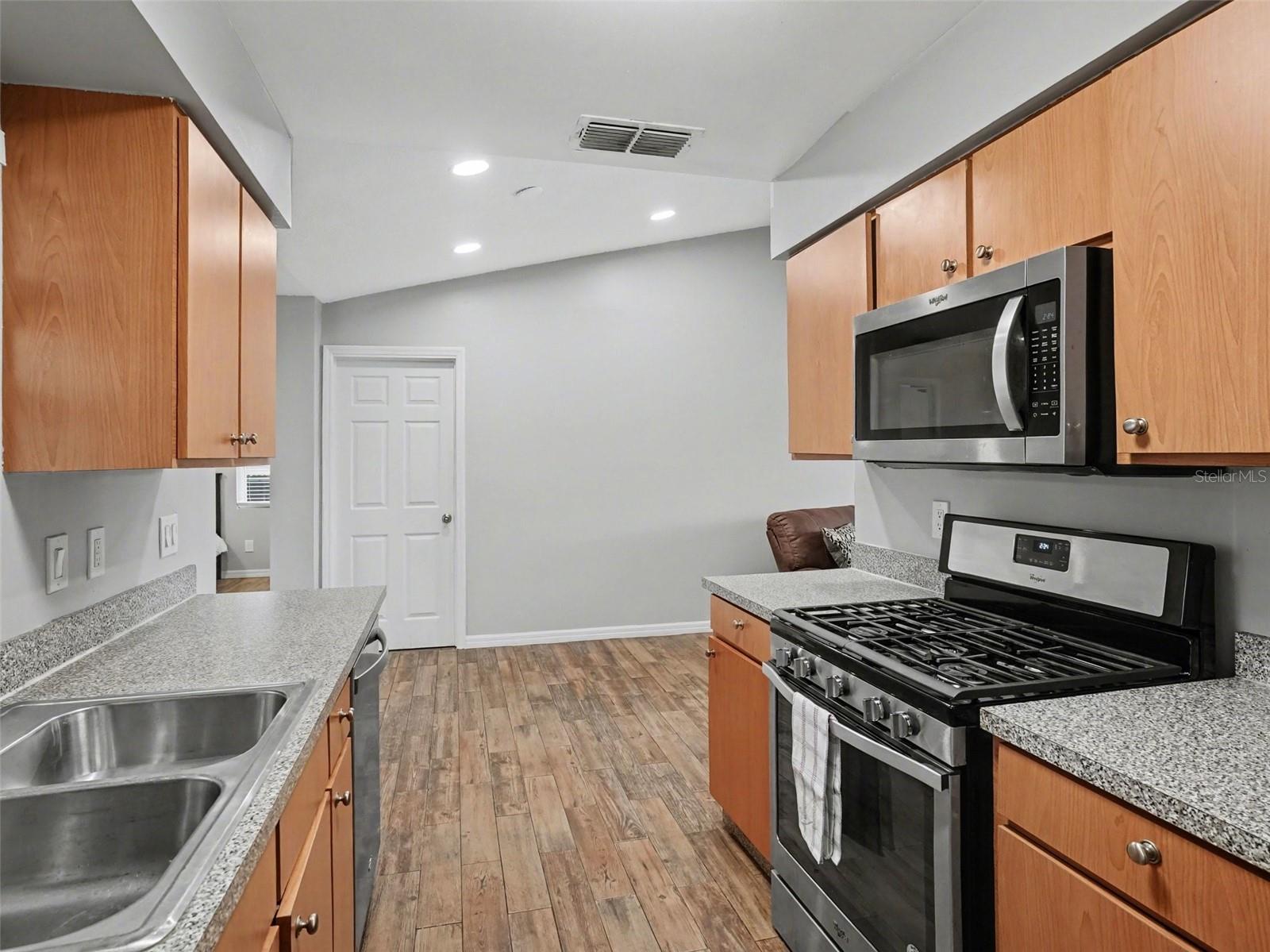 Image 11 of 37 For 2327 Greenbush Court