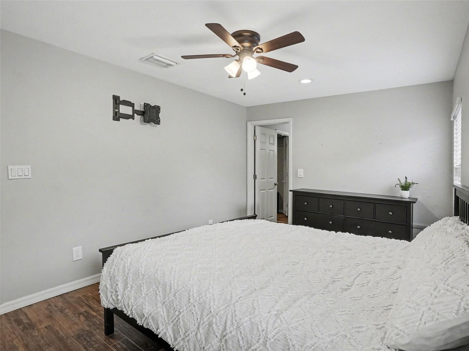 Image 16 of 37 For 2327 Greenbush Court