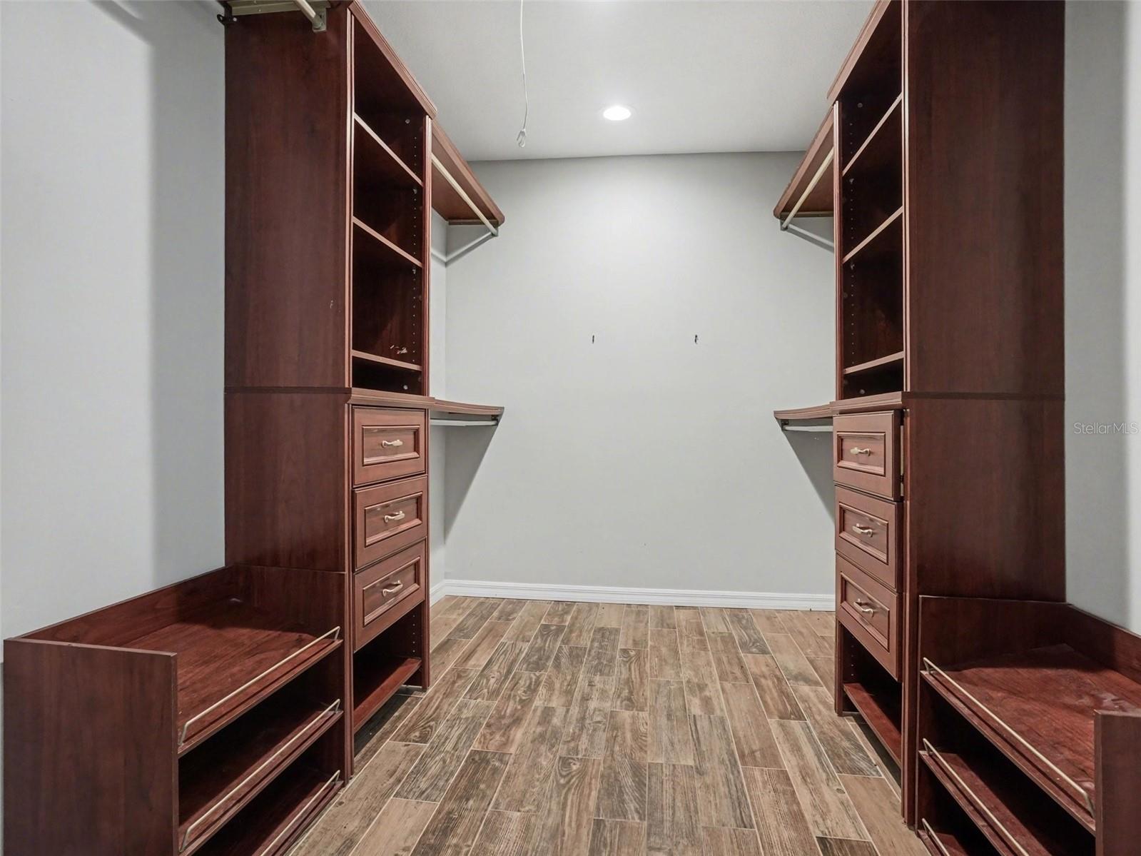 Image 19 of 37 For 2327 Greenbush Court