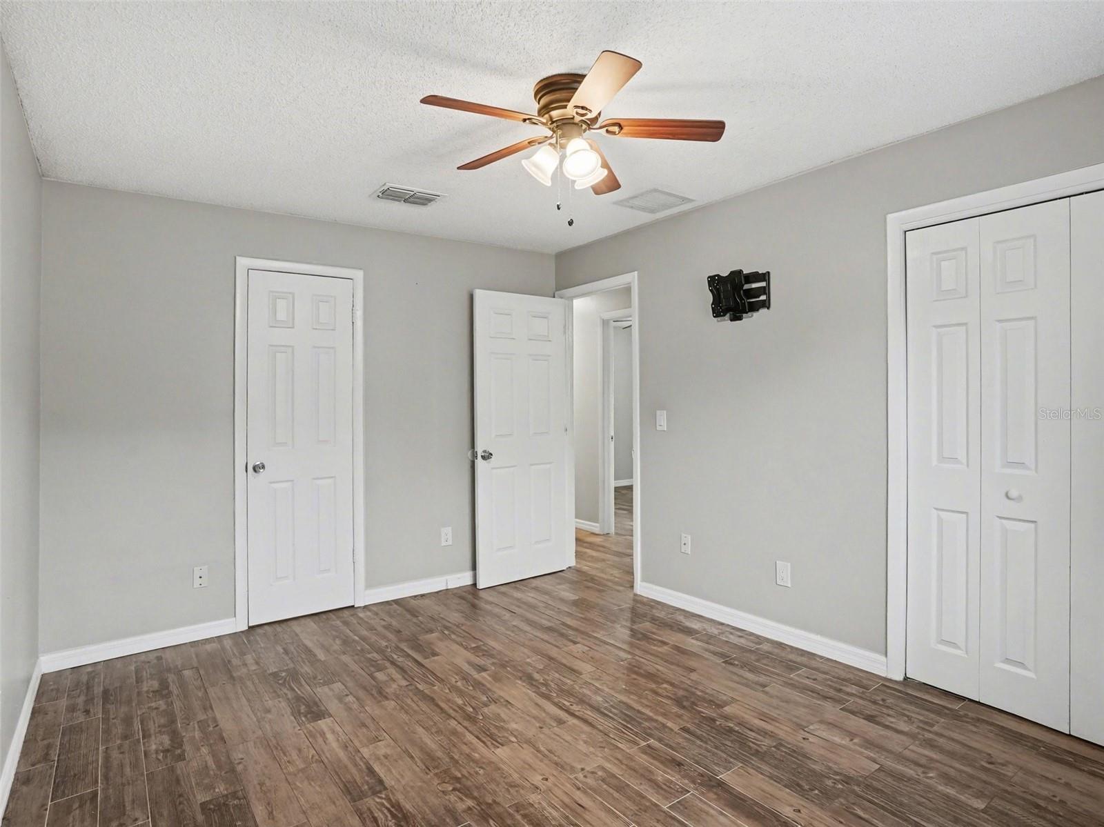 Image 20 of 37 For 2327 Greenbush Court