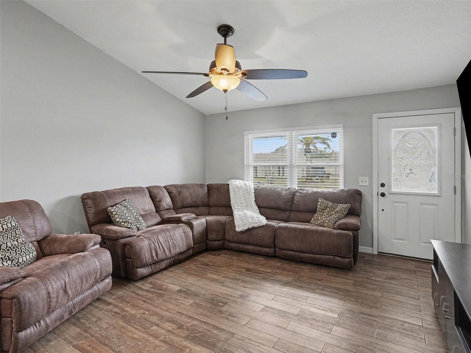 Image 6 of 37 For 2327 Greenbush Court