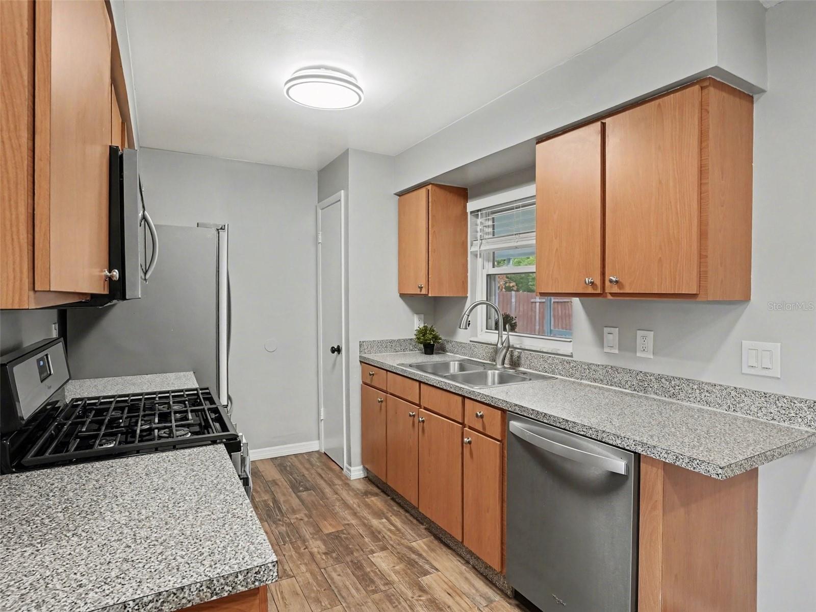 Image 9 of 37 For 2327 Greenbush Court