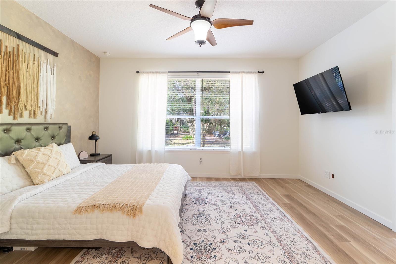 Image 14 of 36 For 184 Birchmont Drive