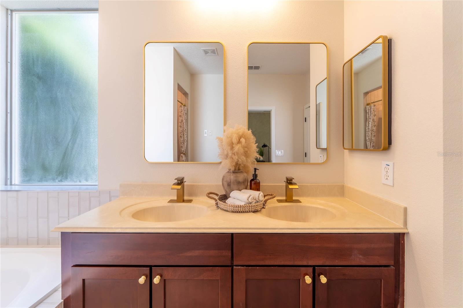 Image 19 of 36 For 184 Birchmont Drive