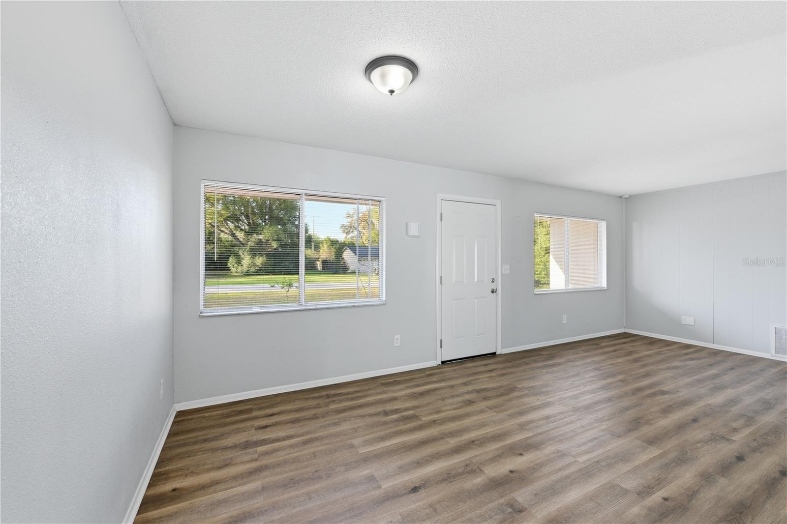 Image 12 of 34 For 170 Crystal Lake Avenue