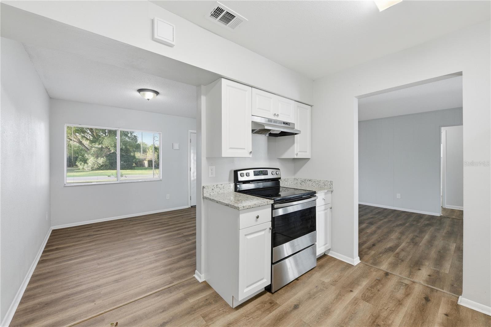 Image 16 of 34 For 170 Crystal Lake Avenue