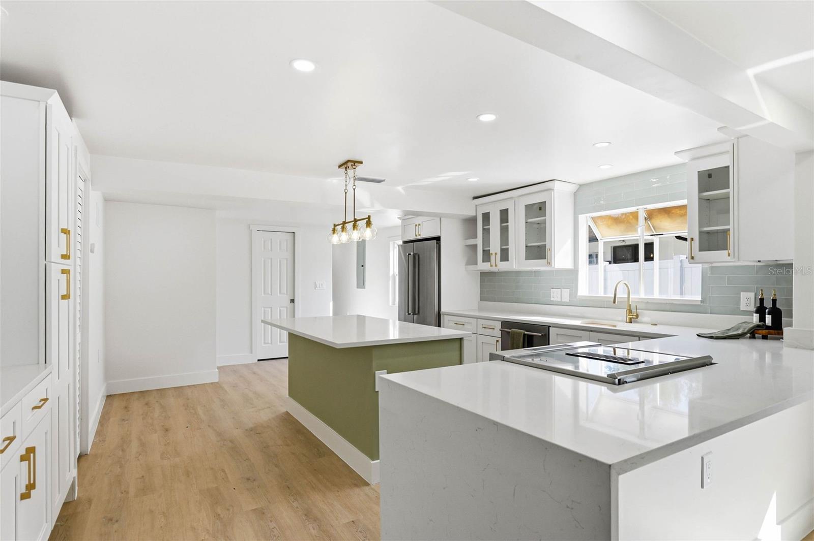 Image 16 of 75 For 301 81st Avenue Ne