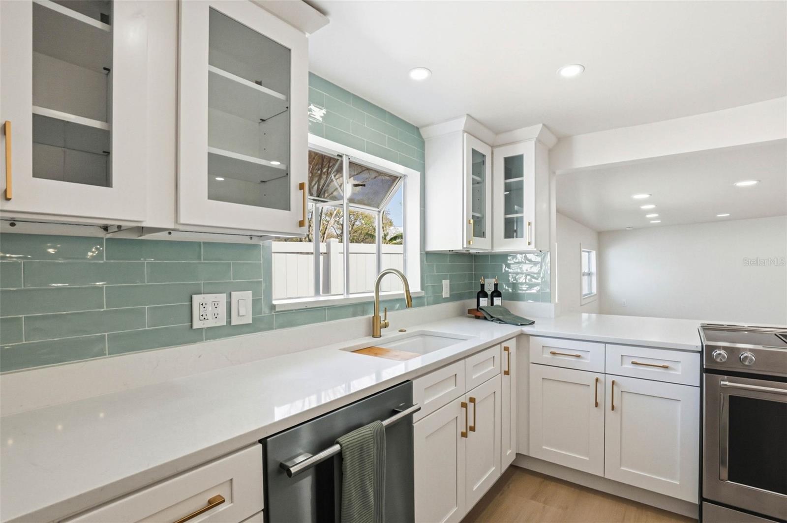 Image 17 of 75 For 301 81st Avenue Ne