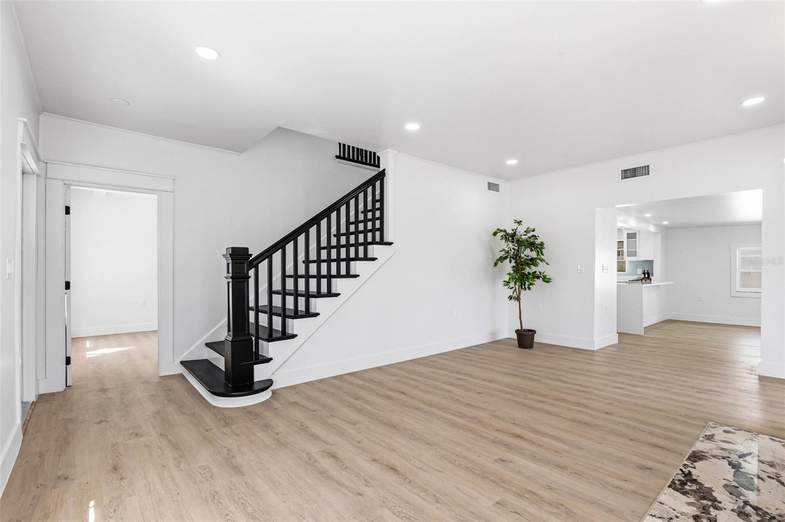 Image 25 of 75 For 301 81st Avenue Ne