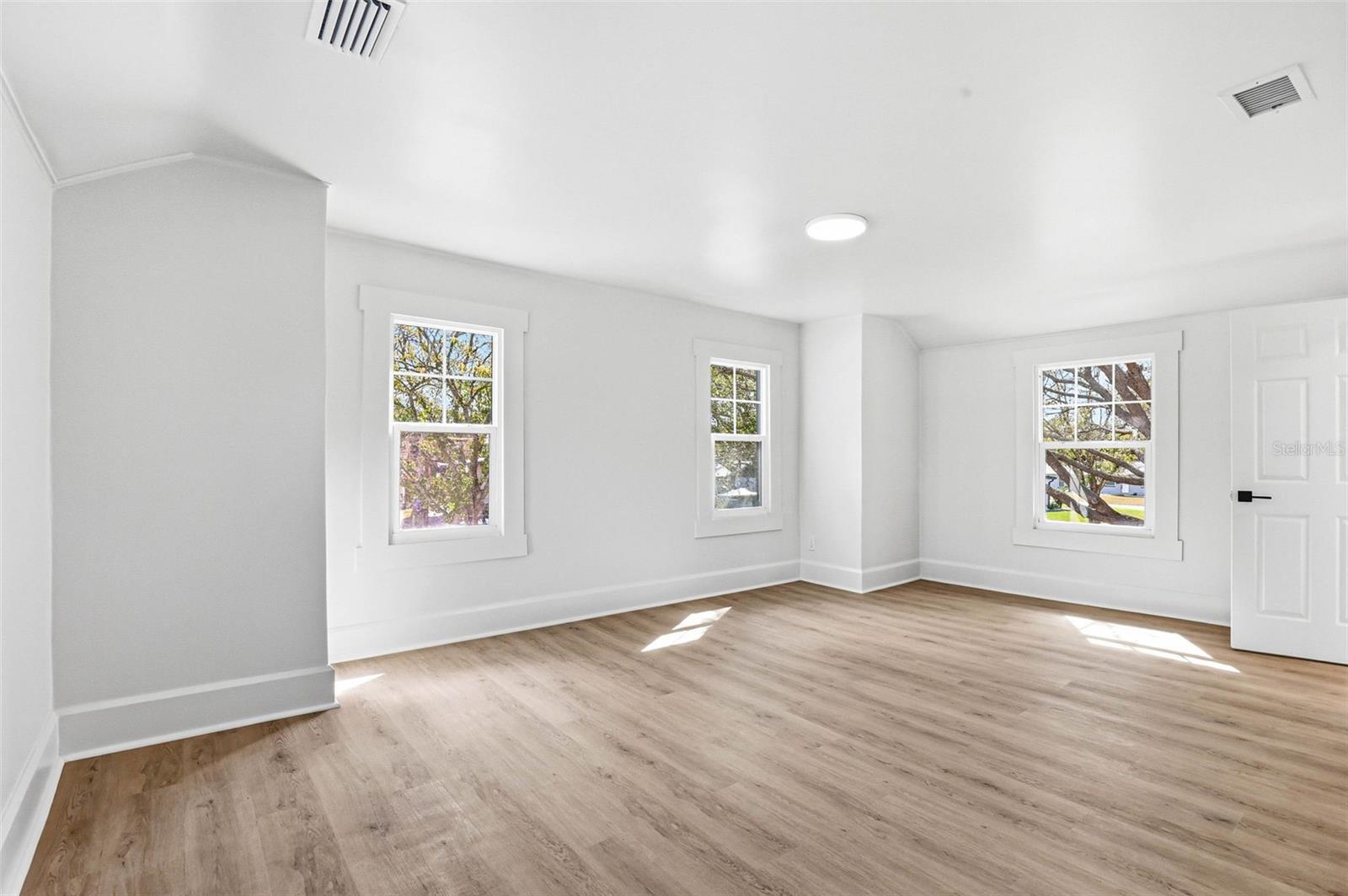 Image 55 of 75 For 301 81st Avenue Ne